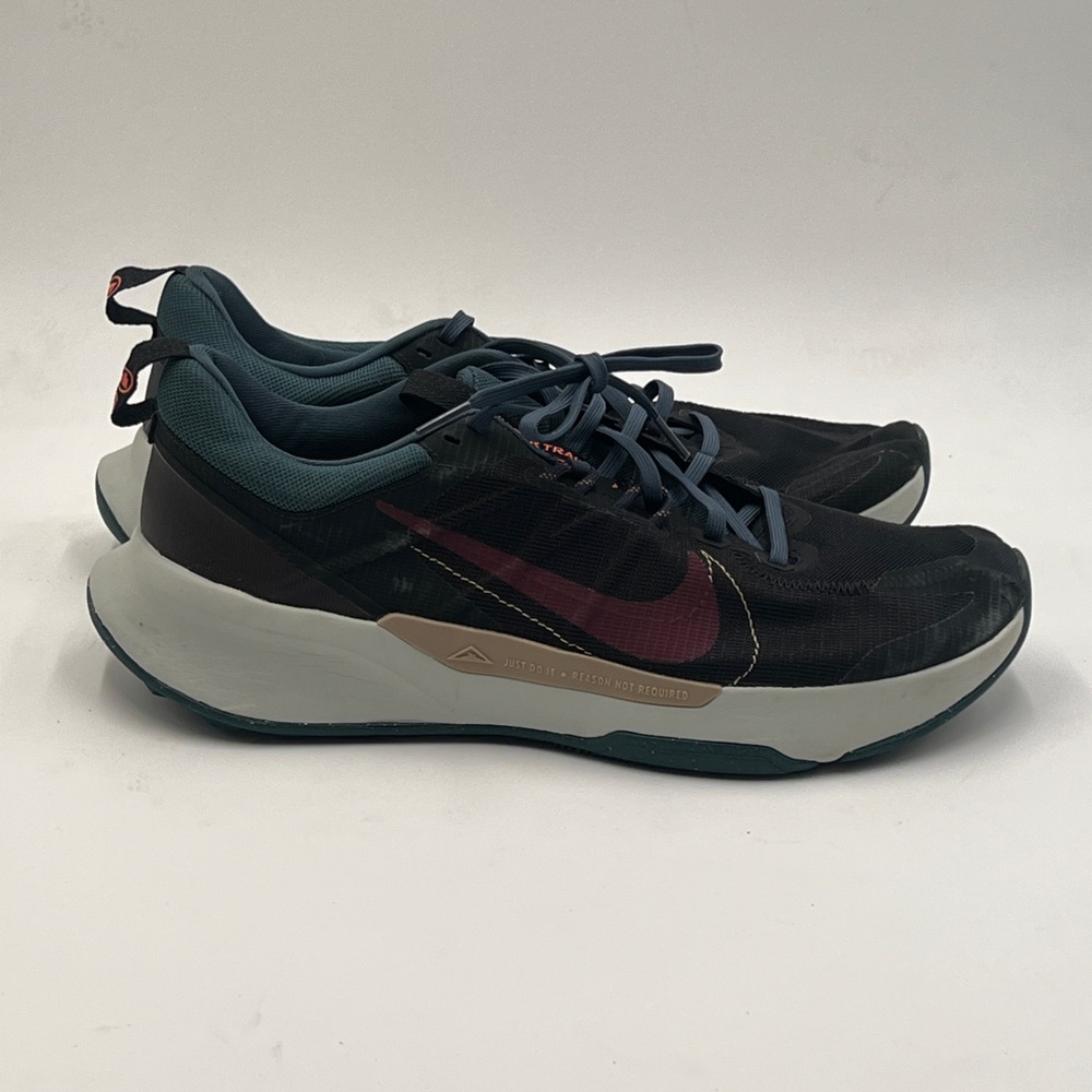 Nike Black and Teal Athletic Shoes